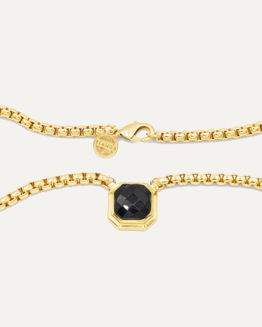 Collar Nayan Dorado Onix negro